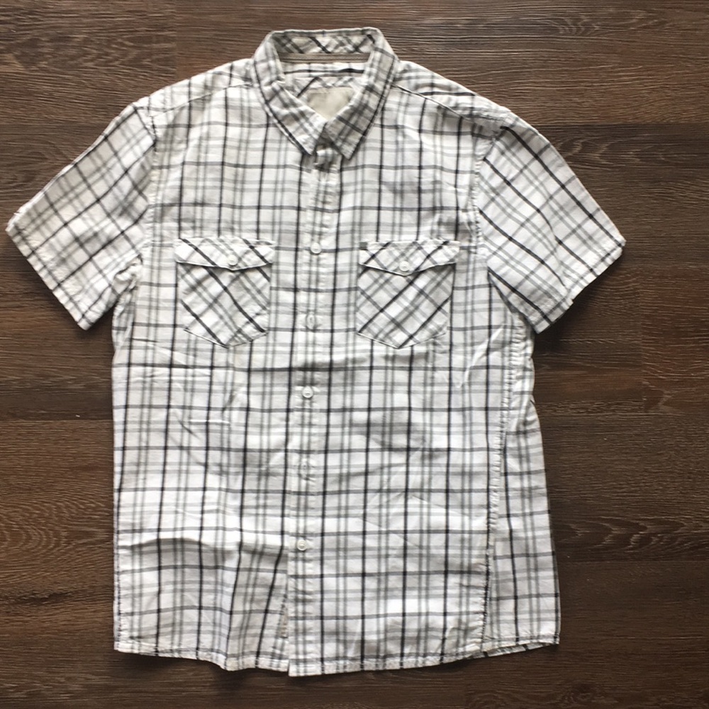 Bench short-sleeve button up